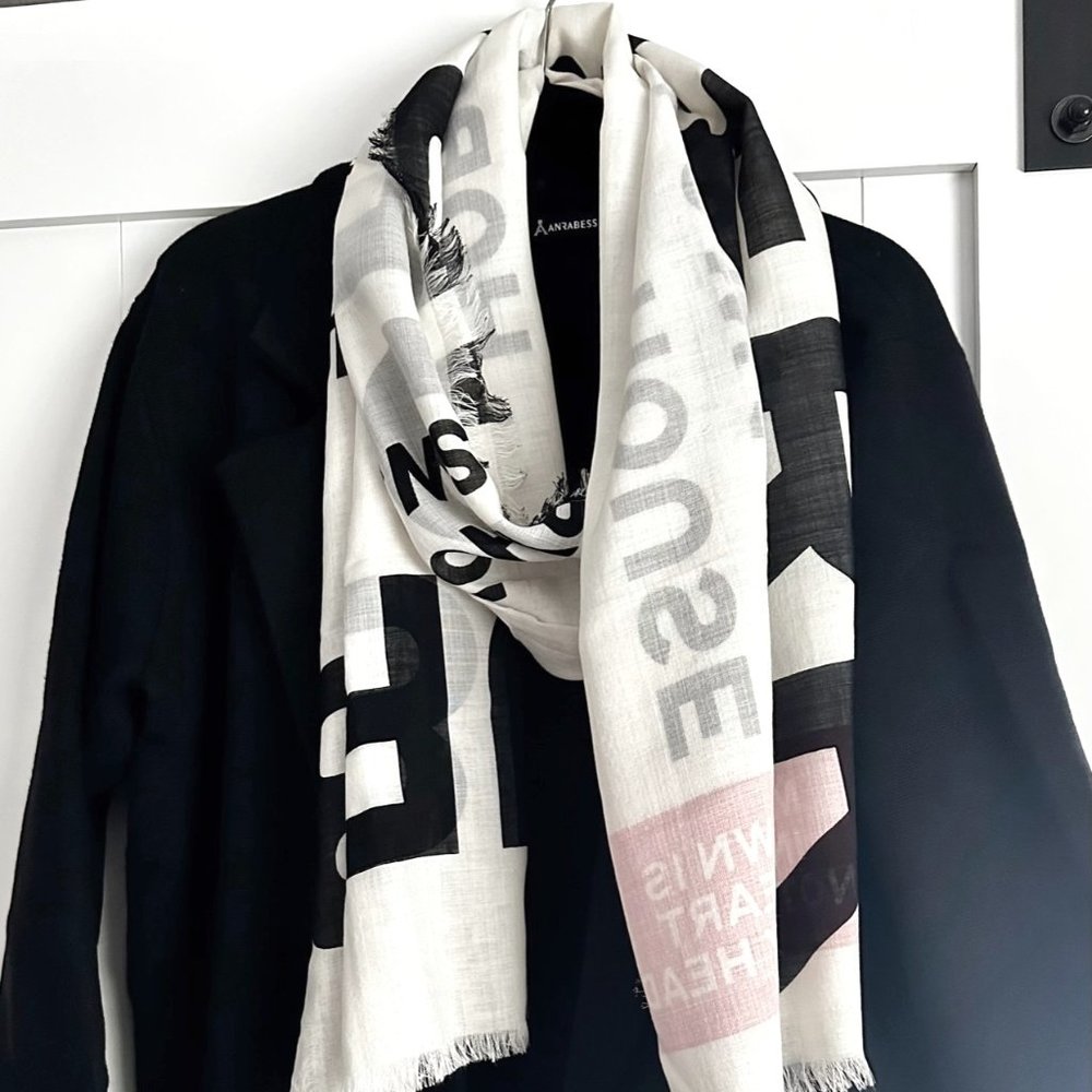Burberry *RARE* Scarf Lightweight Black & White Horseferry